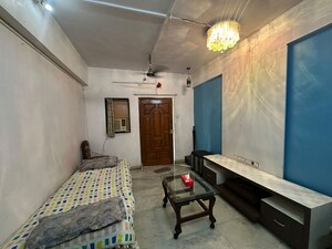 Living Room in 1.5 BHK Apartment at Chembur – for Rent