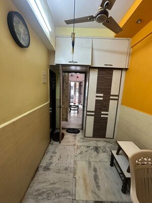 Bedroom in 1.5 BHK Apartment at Chembur – for Rent