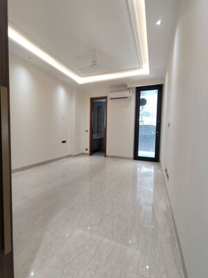 Room in 3 BHK Builder Floor at Greater Kailash – for Rent