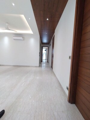 Room in 3 BHK Builder Floor at Greater Kailash – for Rent