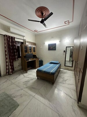 Bedroom in 3 BHK Builder Floor at Sector 21 – for Rent