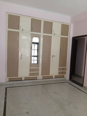 Building Lobby in 3 BHK Builder Floor at Sector 21 – for Rent