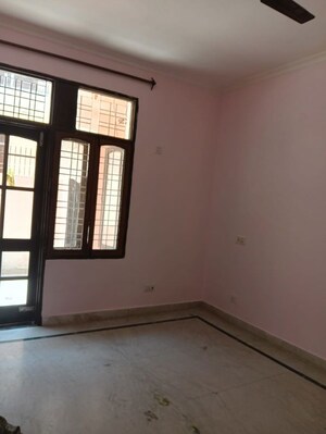 Room in 3 BHK Builder Floor at Sector 21 – for Rent