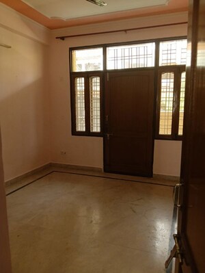Room in 3 BHK Builder Floor at Sector 21 – for Rent