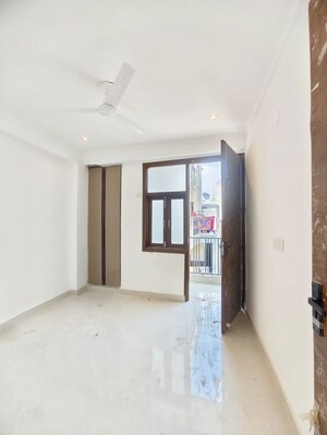 Room in 1 BHK Builder Floor at Saket – for Rent