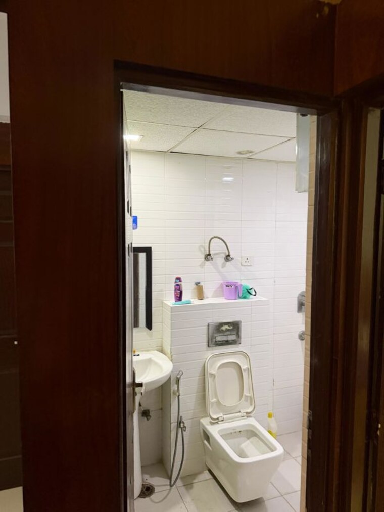 Bathroom, supertech-cape-town 2 Bedroom 1082 Sq.Ft. Apartment In Sector 74 Noida 10542290