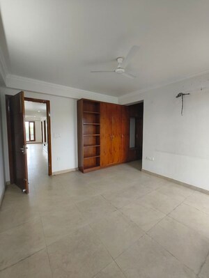 Room in 3.5 BHK Villa at Sector 23 – for Rent
