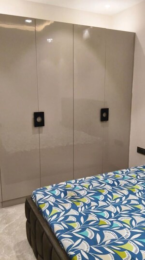 Bathroom in 1 BHK Builder Floor at Sector 23 – for Rent