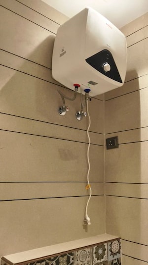 Bathroom in 1 BHK Builder Floor at Sector 23 – for Rent
