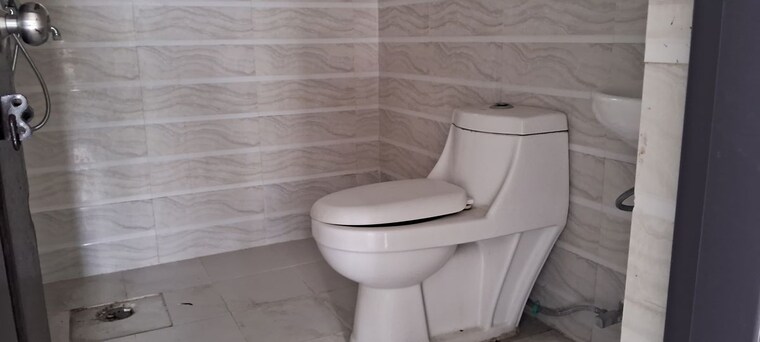 Bathroom, sg-impressions-58 2 Bedroom 920 Sq.Ft. Apartment In Raj Nagar Extension Ghaziabad 10542327