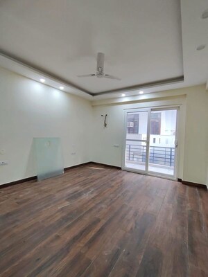 Room in 3 BHK Builder Floor at Sector 22 – for Rent