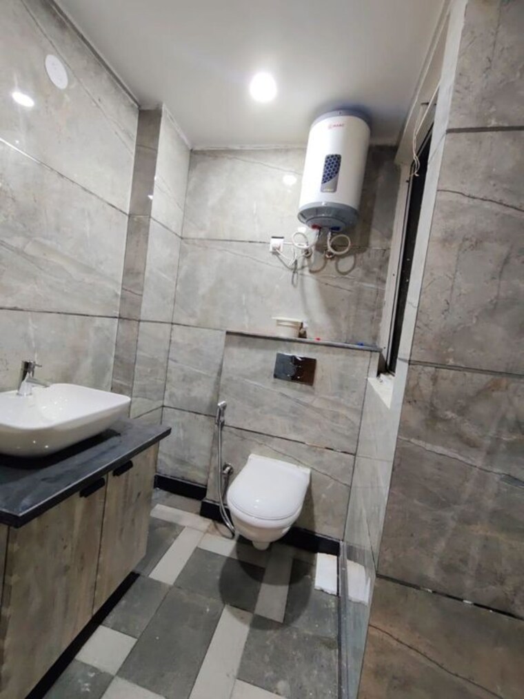 Bathroom, sector 22 3 Bedroom 3100 Sq.Ft. Builder Floor In Sector 22 Gurgaon 10542331