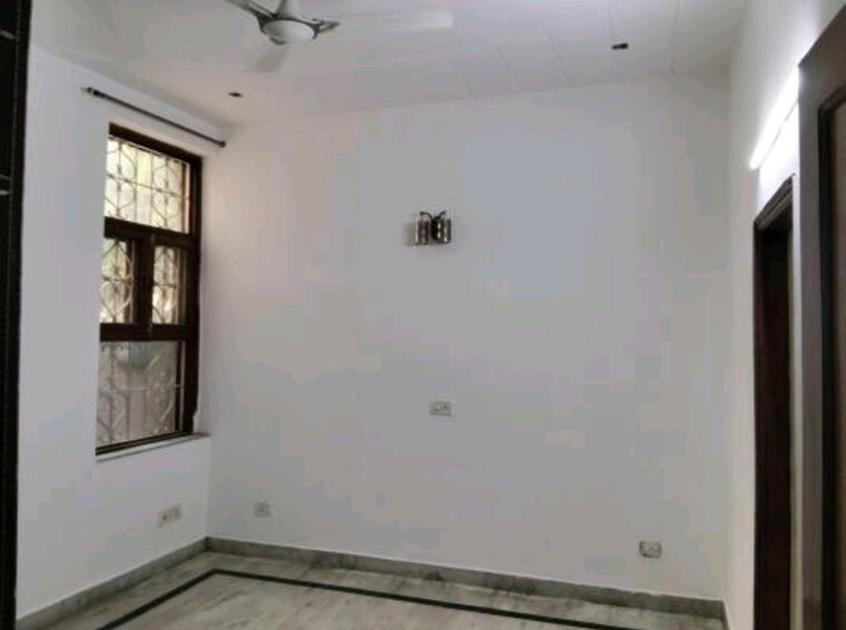 Room, rwa-apartments-sector-40 2 Bedroom 240 Sq.Mt. Builder Floor In Sector 40 Noida 10542339