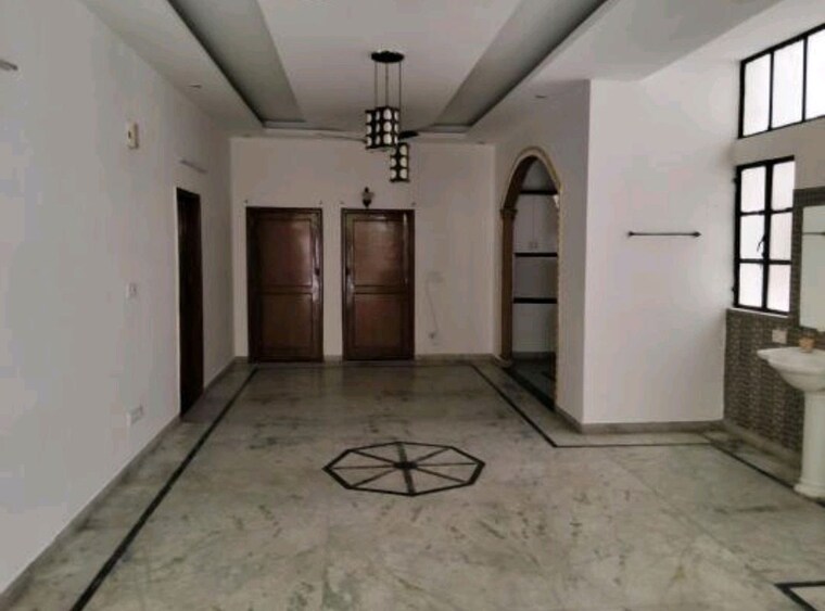 Room, rwa-apartments-sector-40 2 Bedroom 240 Sq.Mt. Builder Floor In Sector 40 Noida 10542339