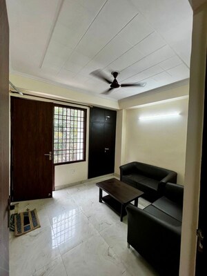 Living Room in 1 BHK Builder Floor at Sector 21 – for Rent