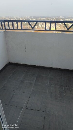 Room in 3 BHK Apartment at Eros Sampoornam, Sector 2 Greater Noida – for Sale