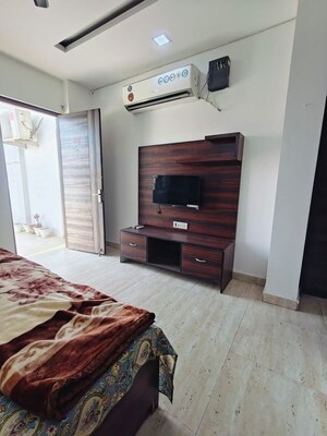 Bedroom in 1 RK Builder Floor at Vipul Square, Sushant Lok I – for Rent