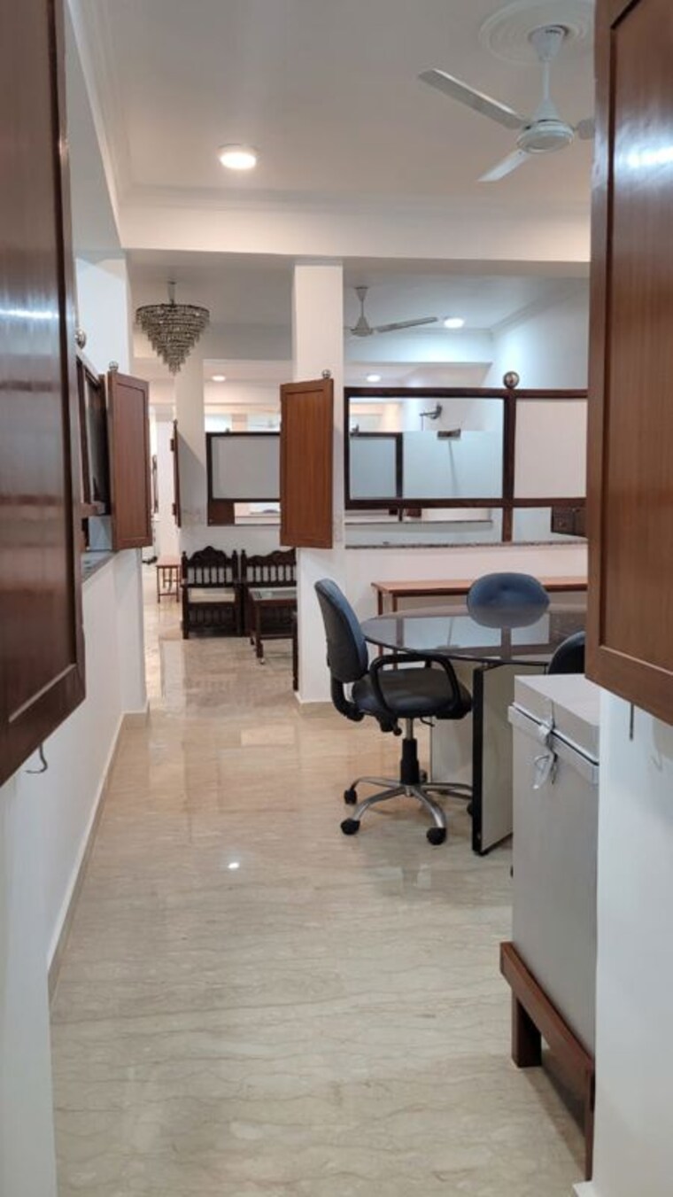 Team Area, south extension ii Commercial Office Space 1850 Sq.Ft. In South Extension ii Delhi 10542366
