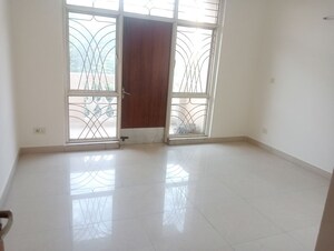 Room in 3 BHK Apartment at Parsvnath Green Ville, Sector 48 – for Rent