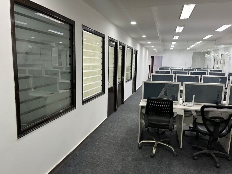  Parking, sector 6 Commercial Office Space 2000 Sq.Ft. In Sector 6 Noida 10542403