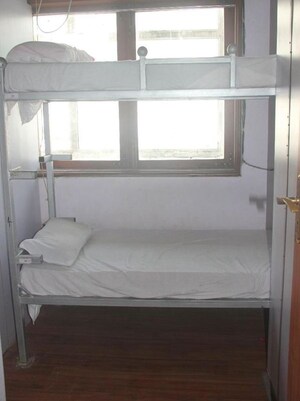 Room in  Pg at Bandra West – for Rent