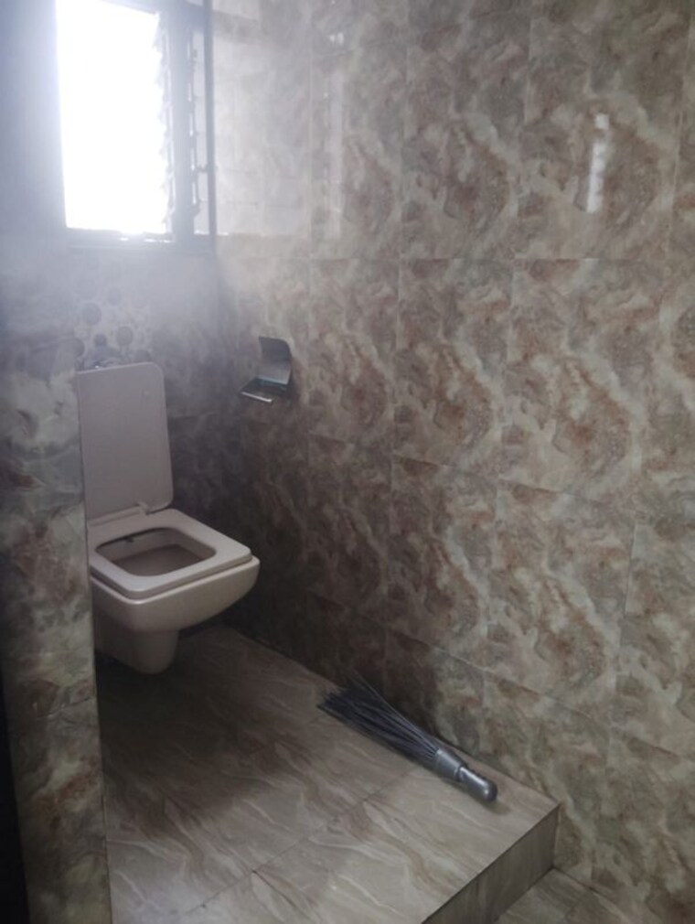 Bathroom, khar west 2 Bedroom 700 Sq.Ft. Apartment In Khar West Mumbai 10542408