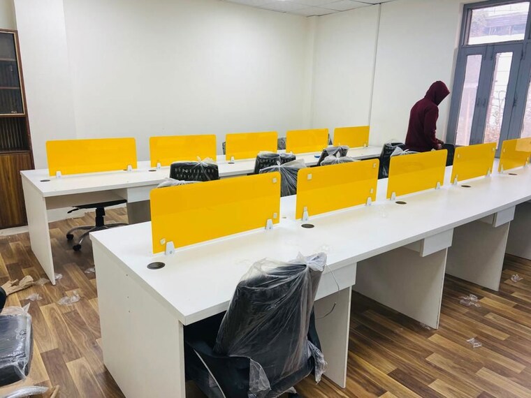 Team Area, sector 16 Commercial Office Space 1500 Sq.Ft. In Sector 16 Noida 10542424