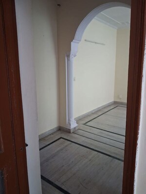 Room in 2 BHK Builder Floor at Sector 21 – for Rent