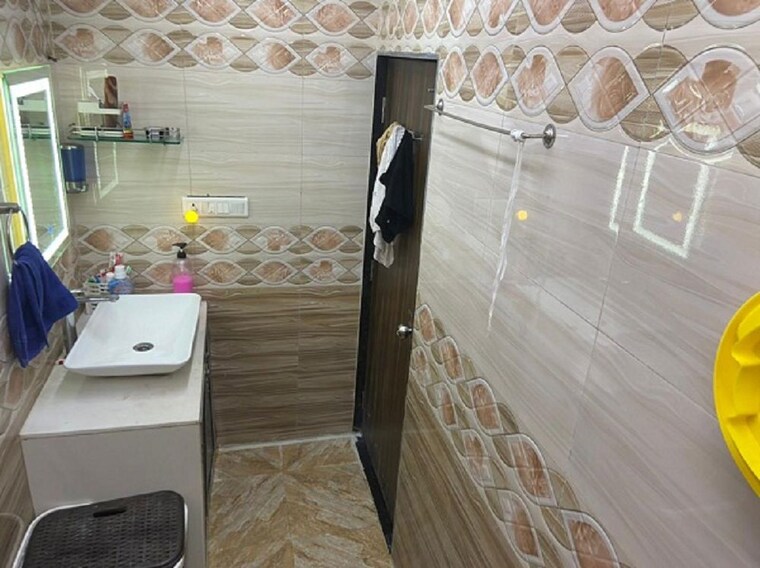 Bathroom, bandra west 3 Bedroom 1100 Sq.Ft. Apartment In Bandra West Mumbai 10542432