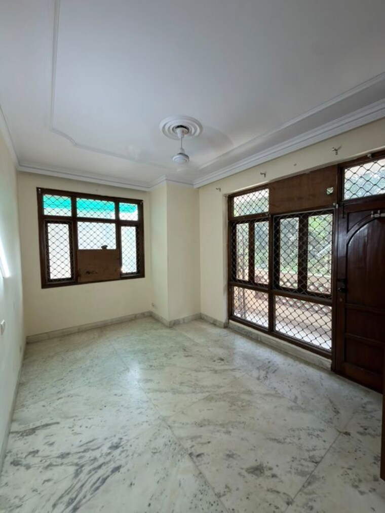 Room, dlf-queens-court 2 Bedroom 1500 Sq.Ft. Apartment In Greater Kailash ii Delhi 10542407
