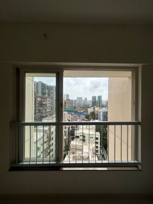 Room in 1 BHK Apartment at Kalpataru Vivant, Jogeshwari East – for Rent