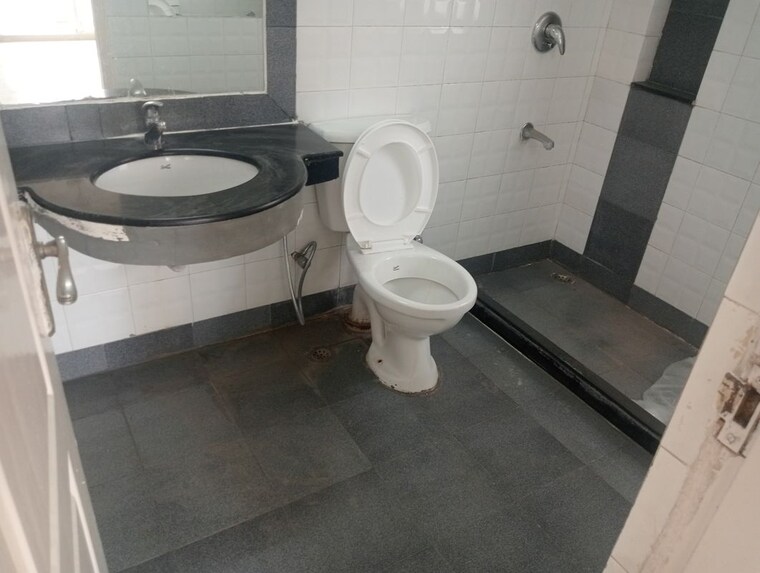 Bathroom, bestech-park-view-city-1 3.5 Bedroom 1776 Sq.Ft. Apartment In Sector 48 Gurgaon 10542484