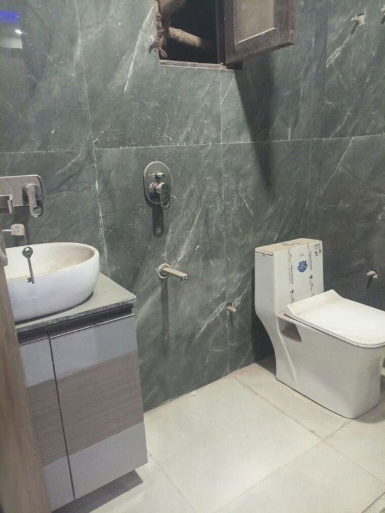 Bathroom, sunshine-apartments-sector-73 2 Bedroom 1050 Sq.Ft. Apartment In Sector 73 Noida 10542500