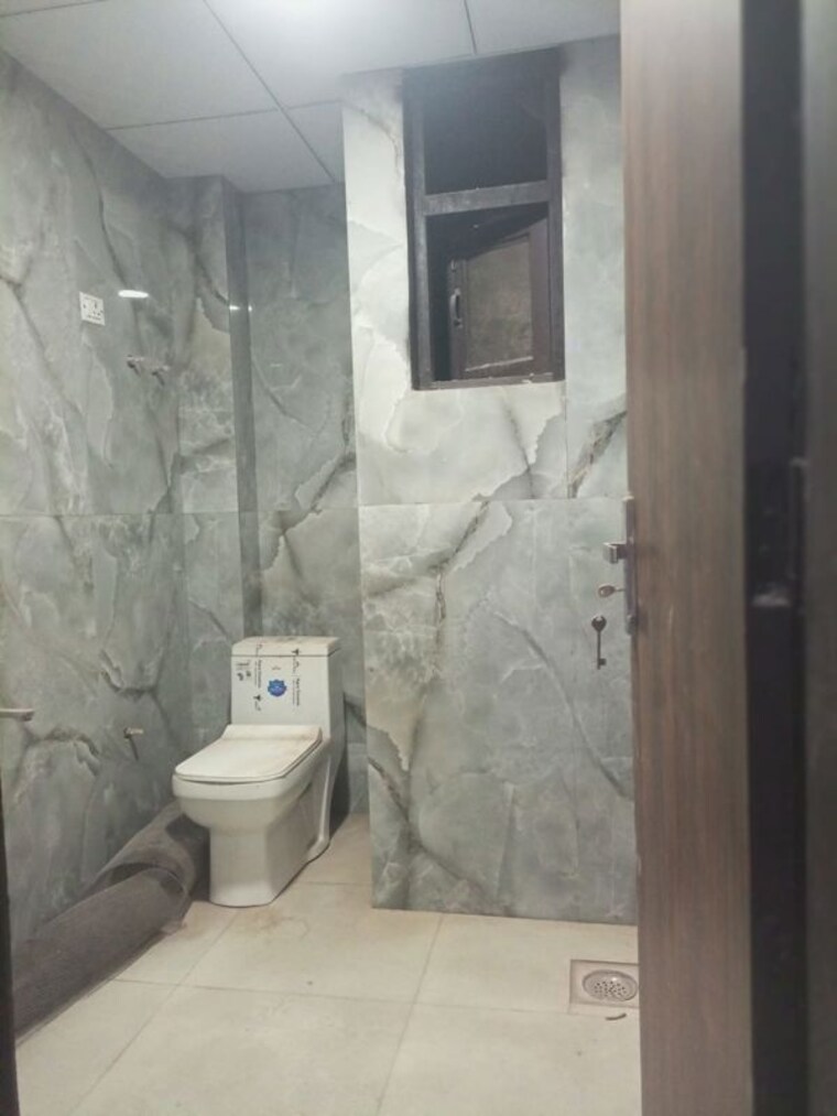 Bathroom, sunshine-apartments-sector-73 2 Bedroom 1050 Sq.Ft. Apartment In Sector 73 Noida 10542500