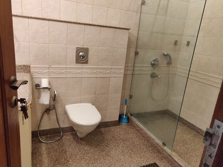 Bathroom, vasant vihar 3 Bedroom 2700 Sq.Ft. Builder Floor In Vasant Vihar Delhi 10542515