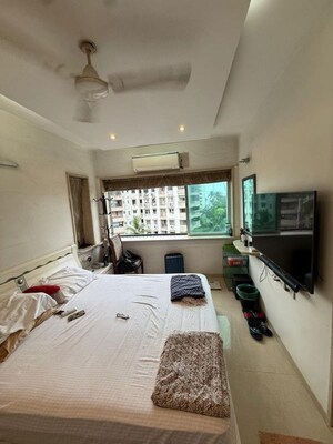 Bedroom in 2 BHK Apartment at Bandra West – for Rent