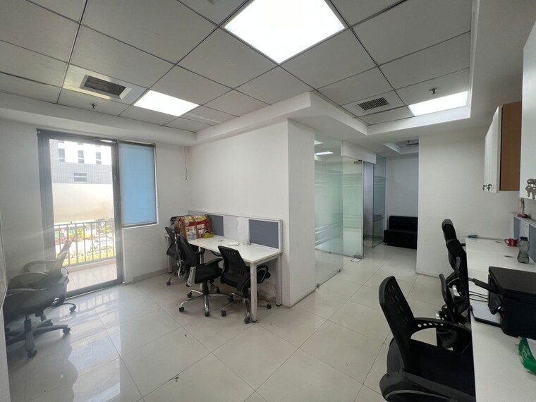  Parking, sector 62 Commercial Office Space 654 Sq.Ft. In Sector 62 Noida 10542527