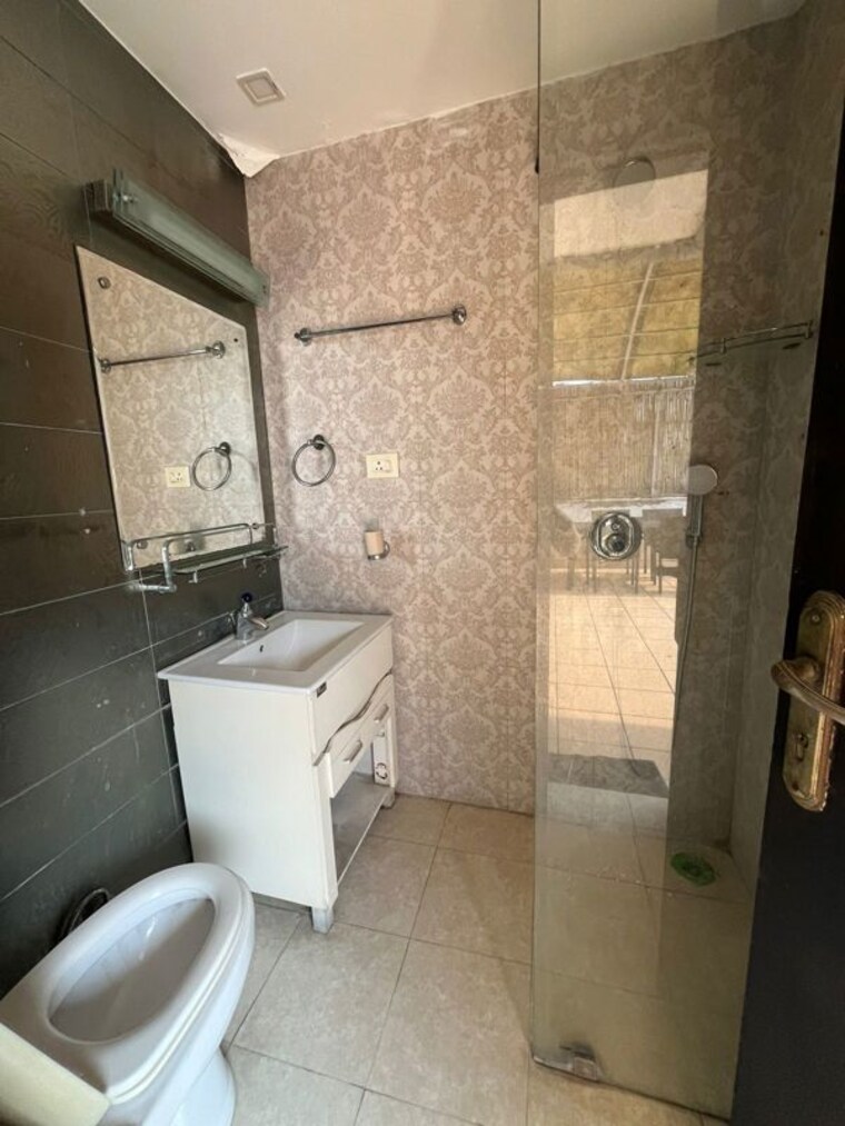 Bathroom, godrej-south-estate-okhla 1 Bedroom 1953 Sq.Ft. Apartment In Okhla Delhi 10542529