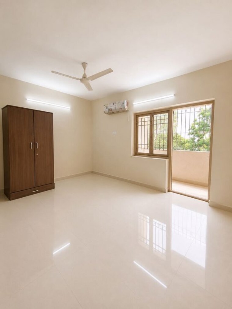 Room, santacruz west 2 Bedroom 700 Sq.Ft. Apartment In Santacruz West Mumbai 10542542