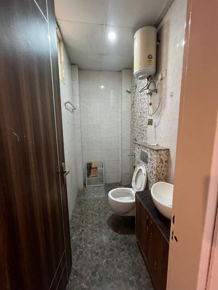 Bathroom, sector 47 3 Bedroom 2200 Sq.Ft. Builder Floor In Sector 47 Gurgaon 10542553