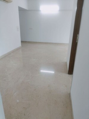 Room in 2.5 BHK Apartment at DB Woods, Goregaon East – for Rent