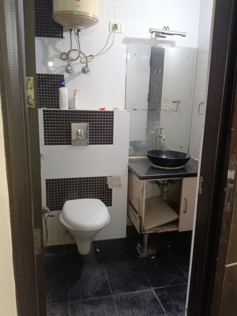 Bathroom, the-rama-apartment 4 Bedroom 2650 Sq.Ft. Apartment In Sector 43 Gurgaon 10542562