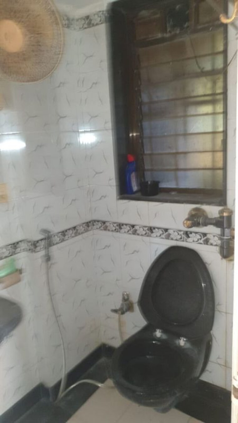 Bathroom, santacruz west 2 Bedroom 700 Sq.Ft. Apartment In Santacruz West Mumbai 10542555