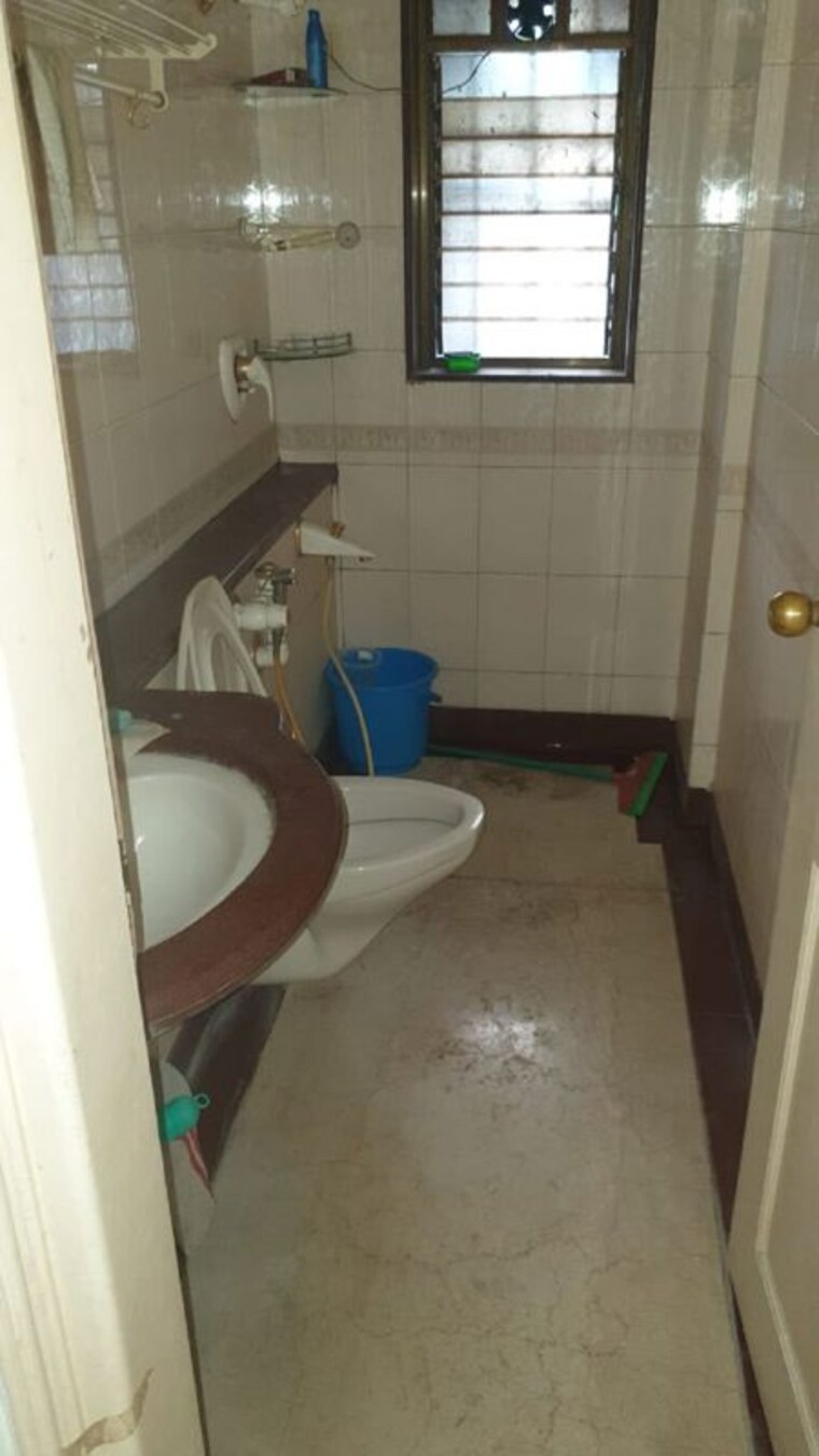 Bathroom, santacruz west 2 Bedroom 700 Sq.Ft. Apartment In Santacruz West Mumbai 10542555