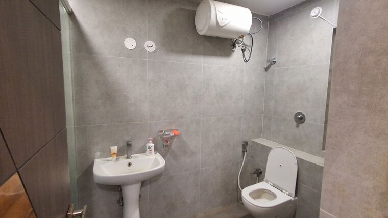 Bathroom, aditya-empress-towers 3 Bedroom 2100 Sq.Ft. Apartment In Shaikpet Hyderabad 10542428