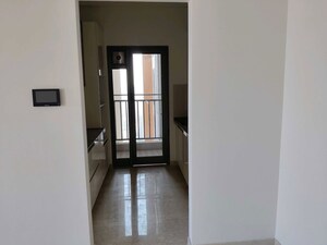 Room in 2 BHK Apartment at Piramal Mahalaxmi, Mahalaxmi – for Rent