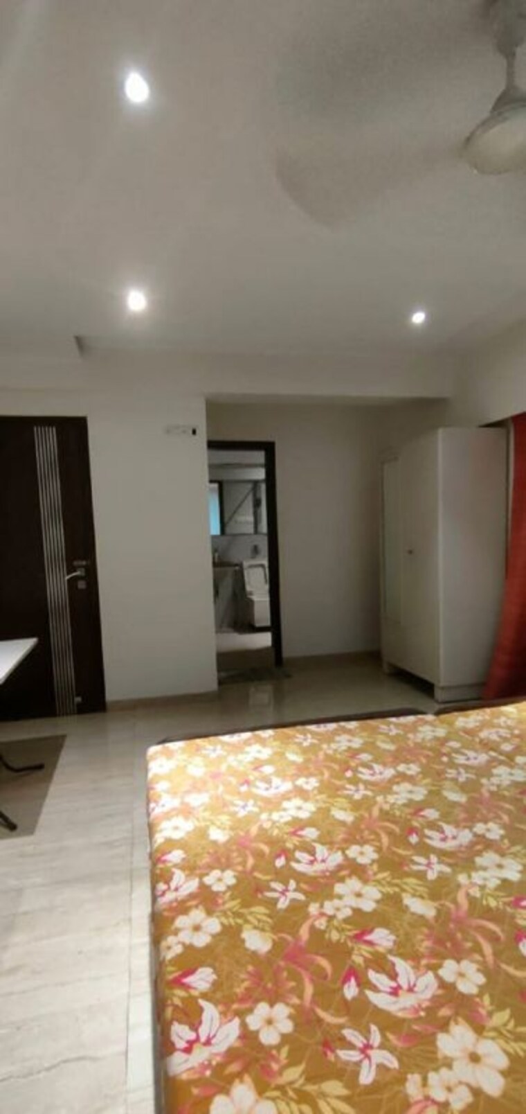 Room, khar west 2 Bedroom 500 Sq.Ft. Apartment In Khar West Mumbai 10542588