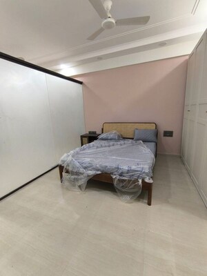 Bedroom in 1 BHK Apartment at Khar West – for Rent