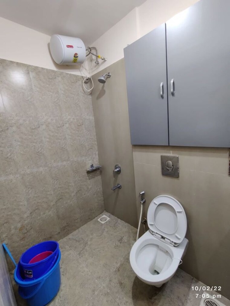 Bathroom, sanman-chs-andheri-west 2 Bedroom 550 Sq.Ft. Apartment In Andheri West Mumbai 10542606