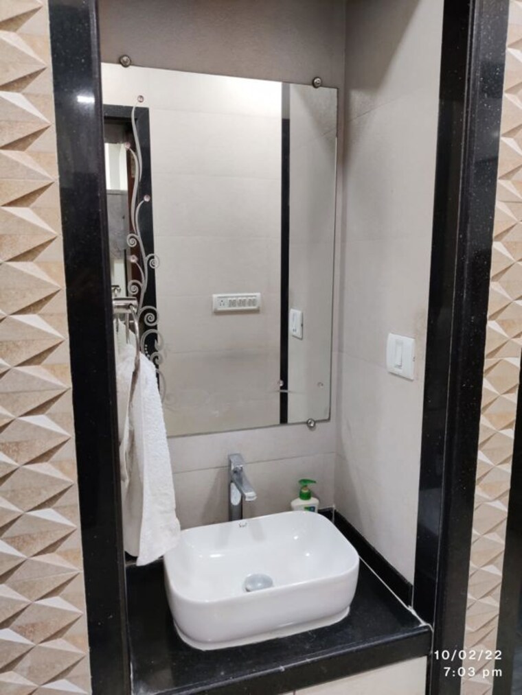 Bathroom, sanman-chs-andheri-west 2 Bedroom 550 Sq.Ft. Apartment In Andheri West Mumbai 10542606